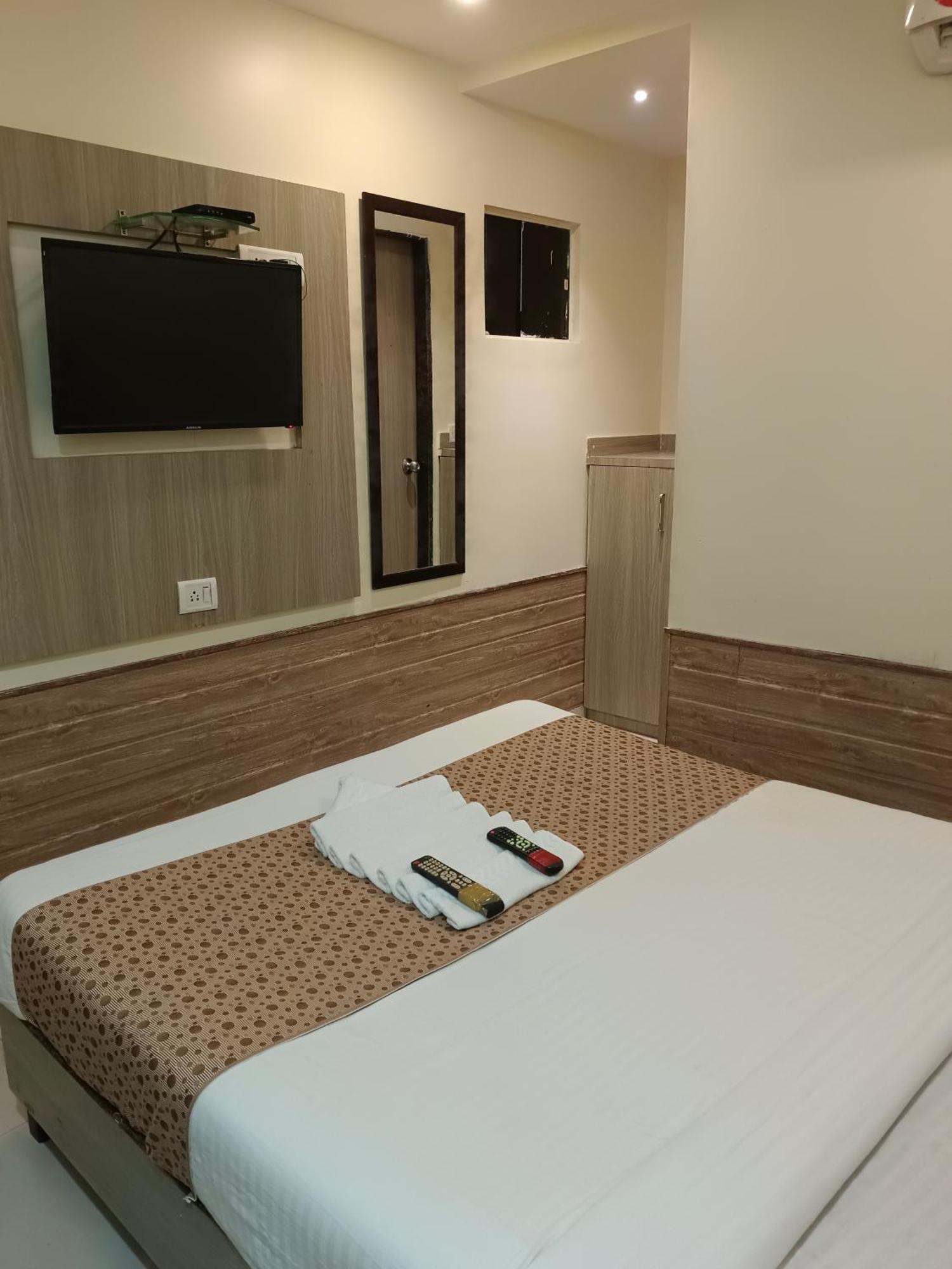 Hotel Time Gold Near Domestics Airport Mumbai Exterior photo