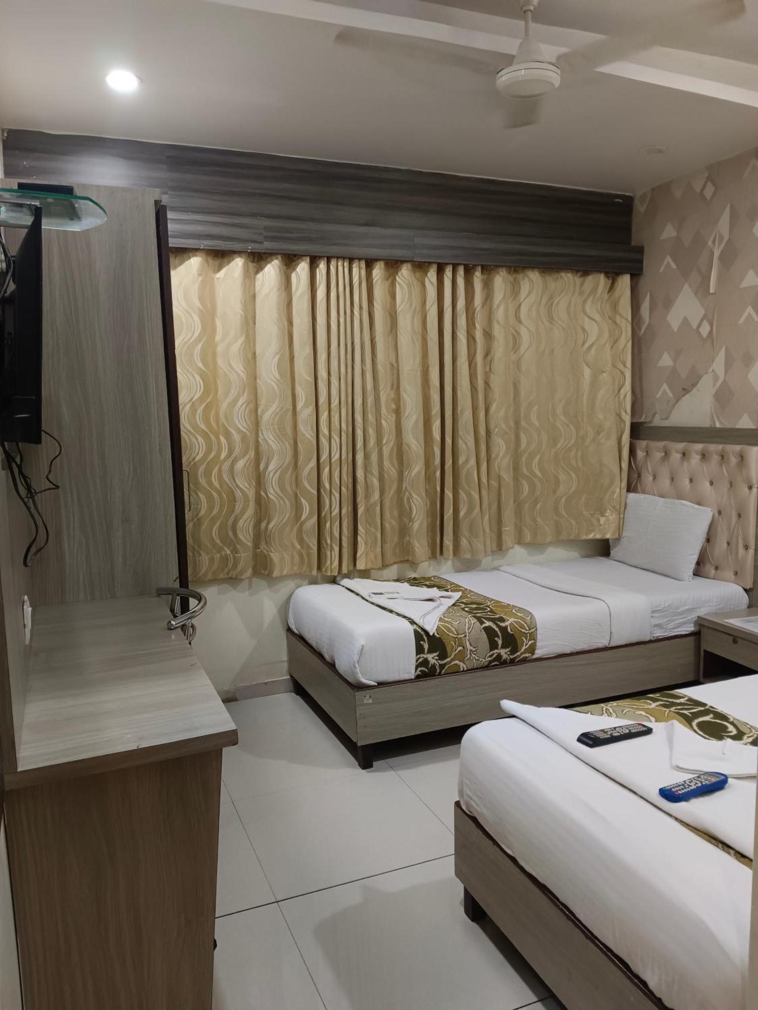 Hotel Time Gold Near Domestics Airport Mumbai Exterior photo